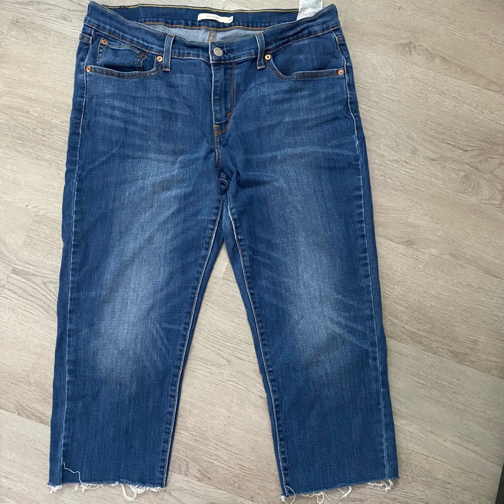 Levi's Boyfriend Capris Women 31 Blue Medium Wash Raw Hem Stretch Denim